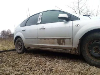 Ford Focus 2006 года, 125 л.с., пробег 450000 км, VIN WF05XXGCD56M26822. Находится в неисправном состоянии: отсутствует аккумулятор, неисправен двигатель, отсутствует радиатор, снят коллектор.