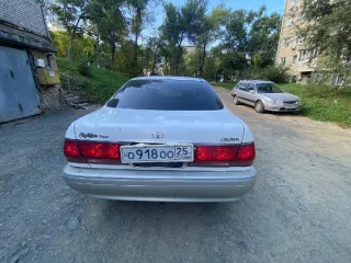 Toyota Crown 2001 года, легковой седан. Цвет кузова белый/серый. Двигатель 1JZ, номер 1160267, объем 2.5 л (2491 см³), мощность 200 л.с. Кузов JZS173, номер 0008640. Пробег 393409 км. Государственный регистрационный знак О918ОО25. VIN отсутствует. Состояние рабочее, бывшее в эксплуатации…