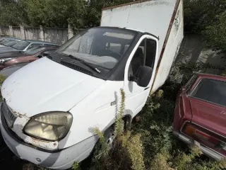 ГАЗ 270711, 2003 г.в., грузовой фургон, г/н У614НН55, VIN XTA27071130003579, кузов 33020030222622. Документы и ключ отсутствуют. Очаги коррозии, абразивный износ на всех стеклах и зеркалах, царапины, потертости, поверхностные и внутренние загрязнения, следы ржавчины, окисление корпусов агрегатов…
