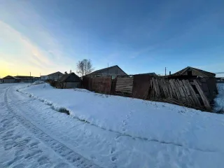 Земельный участок 821 кв.м и квартира 56.7 кв.м, Самарская область. Земельный участок, площадь 821 кв.м, адрес: Самарская область, Исаклинский район, село Ключи, ул. Школьная, кадастровый номер: 63:19:0206003:39. Квартира, площадь 56.7 кв.м, назначение: жилое, адрес: Самарская область, Исаклинский…