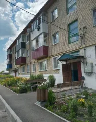 Доля в квартире 41 кв.м в Курской области, 11/30 доли в праве собственности. Квартира жилого назначения, кадастровый номер: 46:14:190101:1964, расположена по адресу: Курская область, Мантуровский район, с. Сейм, ул. Школьная, д. 1, кв. 15.