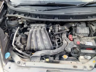 Nissan Note 2009, серый. Госномер А963СН125. Год выпуска 2009, Япония. ПТС 25 УР 566072. Кузов NE11085958. Двигатель бензиновый HR15, объем 1.5 л (1498 куб. см), мощность 109 л.с. Экологический класс 4. Масса без нагрузки 1170 кг, разрешенная максимальная масса 1445 кг. Автомобиль в залоге у АО…