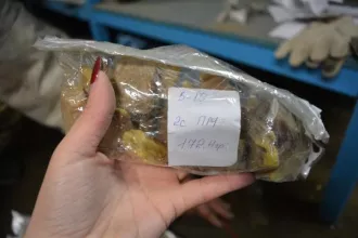 Янтарь сырец различных форм и фракций в ассортименте. Янтарь-сырец различных форм и фракций, отходы от распиловки янтаря, заготовки из янтаря, янтарь поделочный общим весом 20438,08 г и 105,299 кг, всего в лоте 28 позиций.    Полное описание в приложении "Лот № 20" и информационном сообщении. 
Тип…