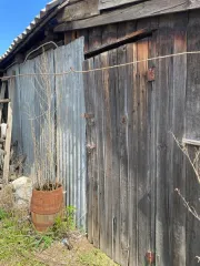 Квартира 74,8 кв.м, Амурская область, г. Зея, ул. Льва Толстого д. 191 кв.2. Общая площадь 74,8 кв.м, 1 этаж. Стены бревенчатые, перекрытия деревянные, полы дощатые. Электроснабжение централизованное, отопление печное, холодное водоснабжение местное в нерабочем состоянии, водоотведение отсутствует…