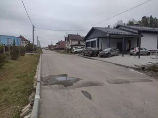 Земельный участок, адрес  местонахождение : Россия, Алтайский край, Первомайский район, с. Фирсово, ул. Боровая, д. 7, кадастровый  условный  номер: 22:33:040802:3353 Находится в совместной собственности.