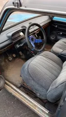 ВАЗ-210130 1983 года, госномер С872ТВ43, VIN XTA210130D4261831. Окрашен в синий и черный цвета вдоль корпуса. Имеются следы коррозии на кузове. Отсутствует аккумулятор, ключи и документы. Рабочее состояние не проверялось.