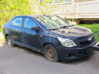 Chevrolet Cobalt 2013 Легковой автомобиль, марка: Chevrolet, модель: Cobalt, год изготовления: 2013, VIN: XWBJF69VJDA057666, вид собственности: индивидуальная. Особенности тех. состояния: разбиты задние фары, вмятины по кузову, нарушено ЛКП, коррозия по кузову, спушены шины.