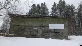 Здание склада 62,2 кв. м и земельный участок 347 кв. м, Республика Карелия. Нежилое здание и земельный участок по адресу: Республика Карелия, м.о. Медвежьегорский, г. Медвежьегорск, ул. Верхняя, зд. 30В. Земельный участок. Адрес: Республика Карелия, г. Медвежьегорск, ул. Верхняя, з/у 30В. Площадь…