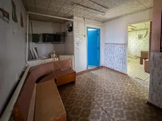 Нежилое здание площадью 88,5 кв. м и земельный участок площадью 867+/-10 кв.м. по адресу: Нижегородская область, г. Арзамас, микрорайон Кирилловский, линия 17-я, д. 1. Кадастровые номера: 52:40:0404001:2993 (здание), 52:40:0404001:2633 (земельный участок). Назначение здания: нежилое, 1 этаж…