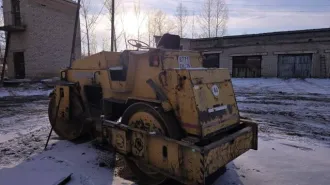 Каток самоходный ДУ-47Б 2001 года выпуска, государственный регистрационный знак 75ЕХ 8771. Состояние крайнее "условно пригодное", близкое к "неудовлетворительному". Требует проведения капитального ремонта отдельных систем и агрегатов. Внешний вид неудовлетворительный. Реализуемое имущество…