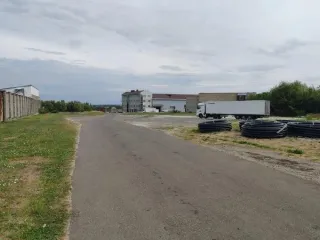 Земельный участок площадью 5161 +/- 25 кв.м, кадастровый номер 26:12:030402:229, местоположение: Ставропольский край, г. Ставрополь, ш. Старомарьевское, № 19, квартал 507. Категория земель: земли населенных пунктов, виды разрешенного использования: производственная деятельность (6.0), склады (6.9)…