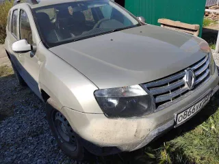Renault Duster, 2013 года, 90 лс, 259000 км, полный привод, VIN X7LHSRDVN48895076. Автомобиль на ходу, коробка механика. Расход масла и соляры большой. Необходимо выполнить ремонтные работы ходовой передней части. Салон грязный, под накидками все в пятнах. Горит лампочка свечей накаливания. Бампер…
