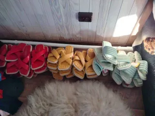 Женская обувь, в количестве 104 пары.