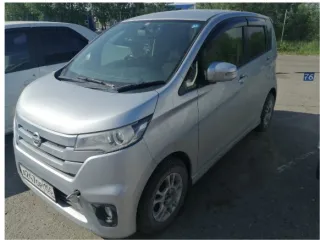 Nissan Dayz 2013 года выпуска. Номер кузова: B21W0019827. Является предметом залога.