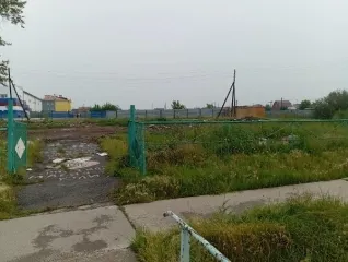 Земельный участок с кадастровым номером 54:37:010121:9, площадью 3677 кв.м., адрес: обл. Новосибирская, г. Татарск, ул. Комиссаровская, дом 24 Земельный участок с кадастровым номером 54:37:010121:9, площадью 3677 кв.м., адрес: обл. Новосибирская, г. Татарск, ул. Комиссаровская, дом 24, категория…