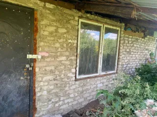 Дом 36 кв.м и земельный участок 4046 кв.м, Орловская область. Земельный участок 4046 кв.м, кадастровый номер 57:09:0080101:88, и стоящее на нём здание 36 кв.м, кадастровый номер 57:09:0080101:254, по адресу: Орловская обл., р-н Кромской, с.п. Апальковское, с. Коровье Болото, д. 122.