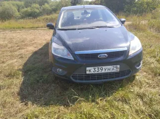 Ford Focus 2008, Ford Focus, 2008, VIN: X9FHXXEEDH8G57632, номер кузова: X9FHXXEEDH8G57632, цвет черный, объем 1596 см3, мощность 116.0 л.с., седан. Трещина на лобовом стекле, трещина на заднем бампере, вмятина на правом переднем крыле, пороги под замену (один замят), автосигнализации нет…