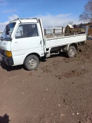 Mazda Bongo 1996 года выпуска, грузовой-бортовой автомобиль. Цвет кабины белый. Двигатель № FB-549516. Регистрационный знак К 277МС 75. В рабочем состоянии. VIN отсутствует. Ознакомление с имуществом осуществляется по месту его нахождения по предварительной договоренности по телефону…