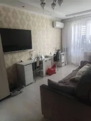 Доля 4/10 (45,3 кв.м) в квартире, Саратов. Квартира, назначение жилое, кадастровый номер 64:48:010117:3658, вид собственности долевая, 4/10, площадью 45,3 кв.м. Место нахождения: Российская Федерация, Саратовская обл., муниципальное образование «Город Саратов», г. Саратов, ул. Хрустальная, д. №…