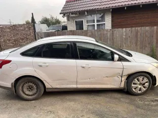 Ford Focus, 2012 года, 125 лс, 89122 км, АКПП. Легковой автомобиль марки Ford Focus, VIN X9FMXXEEBMCC08613, номер кузова X9FMXXEEBMCC08613, цвет – белый. СТС № 9956273813, ПТС № 54УС863470. Автомобиль на ходу. Имеются дефекты на кузовных элементах, трещина на лобовом стекле.