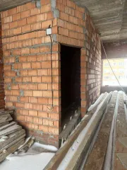 Земельный участок 1026 м² в Ставропольском крае по адресу: Россия, Ставропольский край, г. Ессентуки, ул. Комарова, площадь 1026+/-11 кв.м., на котором находится объект незавершенного строительства.