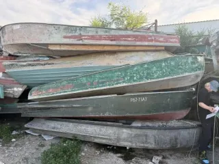 Металлическая лодка «Казанка». 1 шт Металлическая лодка «Казанка». 1 шт 
