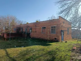 Нежилое здание 233.4 кв.м с участком, Краснодарский край. Площадь здания 233.4 кв.м, кадастровый номер 23:04:0402092:374. Местоположение: Краснодарский край, Брюховецкий район, станица Новоджерелиевская, улица Ленина, дом 51/2. С земельным участком кадастровый номер 23:04:0402092:372, площадь 1248…