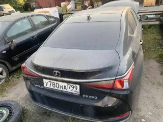 Lexus ES 2018 года выпуска, VIN: JTHB11B1302004841.