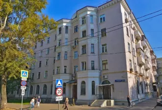 Нежилое помещение площадью 61,5 кв.м. по адресу: г. Москва, ул. Саратовская, д. 18/10, пом. 15/1, кадастровый номер 77:04:0002019:9594. Общие сведения об ограничениях и обременениях: арест, залог, запрет регистрационных действий.
