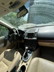 Land Rover Freelander 2009 года, 160 лс. Автомобиль Land Rover Freelander 2, 2009 года выпуска, VIN SALFA2BB8AH150564, цвет темно-серый.