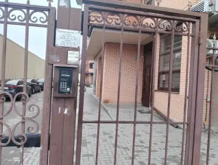 Квартира 38,9 м², 1/2 доли в праве, Ростов-на-Дону. Жилое помещение, квартира площадью 38,90 кв.м. (общая долевая собственность, доля в праве 1/2), кадастровый № 61:44:0082019:1648, (Поручение ТУ Росимущества в РО от 07.07.2026 № 61-889-У). Адрес: Ростовская область, г. Ростов-на-Дону, пер…