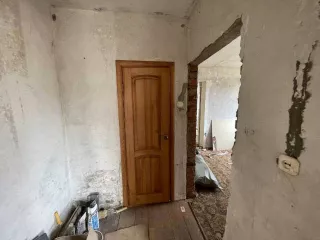Жилое помещение площадью 37,5 кв.м., кадастровый номер 56:21:2901001:1160; земельный участок, вид разрешенного использования: для ведения личного подсобного хозяйства площадью 1 071+/- 23 кв.м., кадастровый номер 56:21:2901003:380. Местонахождение: Оренбургская область, Оренбургский район, п…