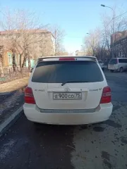 Toyota Kluger, 2001. Автомобиль марка «TOYOTA KLUGER», 2001 г.в., г/н Е900СО75, номер кузова (прицепа): MCU25-0044260. Цвет белый. ПТС отсутствует. Левая пассажирская двери имеет повреждения от механического воздействия, по периметру ТС имеются сколы лакокрасочного покрытия. Вид транспорта…