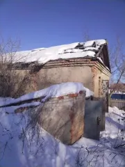 Склад продуктов и земельный участок, 70,3 кв.м, Оренбургская область, Илекский район. Здание, площадь 70,3 кв.м., наименование: склад продуктов, назначение: нежилое, количество этажей, в том числе подземных этажей: 2, в том числе подземных 1, местоположение: Оренбургская область, Илекский район, с…