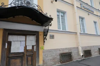 Нежилое здание 2410,8 кв.м с участком 1230 кв.м, Санкт-Петербург, ул. Радищева, д. 39, лит. А, 3-этажное, кадастровые номера 78:31:0001210:3029, 78:31:0001210:8, земли населенных пунктов - для размещения административно-управленческих и общественных объектов, ограничения и обременения: ипотека до…