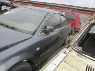 Volkswagen Passat 2002 года выпуска, цвет серый, государственный регистрационный знак Р121ХА99, VIN WVWZZZ3BZ2E204002. Мощность двигателя 170 л.с., объем двигателя 2324 см³, механическая коробка передач, вид транспорта легковой.