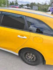 KIA Ceed 2019 года, VIN XWEH4816BK0001072, госномер У588ОХ799. Желтый цвет (в пленке), состояние удовлетворительное (после такси). Находится в залоге у ПАО Банк Зенит.