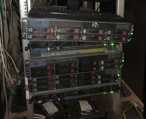Сервер (3 поз.), 
Сервер DL180G6 (2 поз.), 
Сервер HP ProLiant ML350, 
Пплатежный терминал «Стандарт» АПП-1, 
Коммутатор J8151A, 
Маршрутизатор, 
Жесткие диски очищены от информации, 
г. Пермь