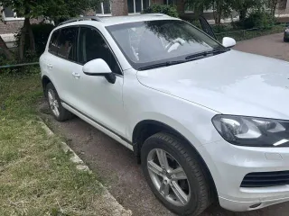 Volkswagen Touareg 2013, 249 л.с., 280775 км, полный привод, АКПП, легковой универсал, г/н Н258АХ702, цвет белый, VIN XW8ZZZ7PZDG006843, ПТС 78 ХА 870604, СТС 99 60 563800