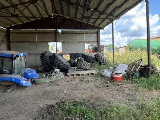 Сооружение. Иные сооружения (навес под технику), кол-во этажей: 1, площадь 1102,5, г.п. 1993 (инв № н/д). Кадастровый номер: 60:11:0150201:33
Псковская область, Новосокольнический район, СП «Бологовская волость», д б/н, вблизи деревни Бор, дом б/н,