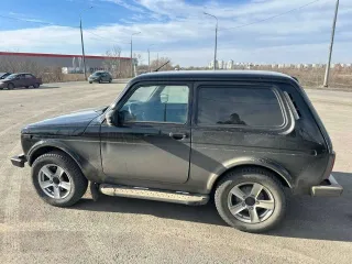 LADA Niva Legend 2023, 2023 года выпуска, VIN: XTA212140R2505824, состояние удовлетворительное, ходовую делать надо, с моста течет масло, по движку нареканий нет, работает четко, колеса состояние на сезон максимум полтора, битая спереди и сзади. Ознакомиться с имуществом и документацией можно по…