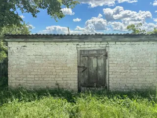 Имущественный комплекс 983.5 кв.м и земельный участок 11618 кв.м Липецкая область Имущественный комплекс в составе которого земельный участок общей площадью 11 618 кв.м., 6 нежилых зданий общей и 2 сооружения общей площадью 983,5 кв.м., расположенный по адресу: Липецкая область, р-н. Становлянский…