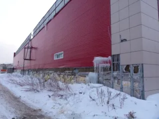 Право аренды на земельный участок из земель населенных пунктов под зданиями склада и склада готовой продукции, общей площадью 2220,0 кв.м., кадастровый номер 49:09:030203:84, местоположение установлено относительно ориентира, расположенного за пределами участка. Почтовый адрес ориентира…