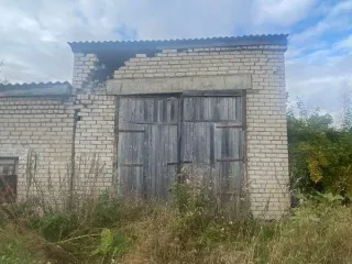 Земельный участок 120 кв.м и гараж 28,7 кв.м, Ярославская область. Земельный участок по адресу: Российская Федерация, Ярославская обл., г.Любим, ул. Советская, земельный участок 8б. Площадь: 120 +/- 3,83 кв. м. Кад. номер: 76:06:010209:81. Категория земель: земли населенных пунктов. ВРИ…