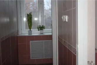 Помещение, кадастровый номер 43:40:000392:403, адрес: Кировская область, город Киров, улица Карла Маркса, дом 147А, квартира 10, помещение номер 2 на поэтажном плане, площадь 12,9 квадратных метров.