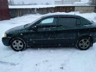 Opel Astra Edition, 1999 г.в., VIN W0L0TGF48Y5013957. МКПП, кондиционера нет. Из недостатков под замену задние арки и пороги, а также мелкие сколы и царапины по кузову в силу возраста.