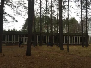 Детский оздоровительный лагерь "Связист" площадью 53232 кв.м расположен в Нижегородской области, Вадский район, деревня Костино. Комплекс включает земельный участок площадью 50000 кв.м, десять зданий общей площадью 3211,80 кв.м и одно сооружение — трансформаторную подстанцию №492 площадью застройки…