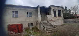 Дом 128,6 кв.м и земельный участок 1202+/-12 кв.м в Волгоградской обл. Земельный участок, общей площадью 1 202 +/- 12 м2, кад. № 34:28:160003:860 и дом, общей площадью 128,6 м2, кад. № 34:28:160003:896, расположенные по адресу: Волгоградская обл., Среднеахтубинский р-н, п. Калинина, ул. Совхозная…
