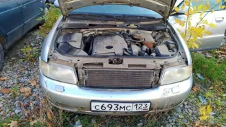 Audi A4 2001 года выпуска, серебристый цвет, VIN WAUKC68D91A153110.