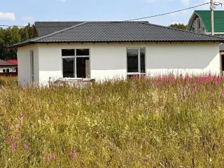 Дом 96 кв.м и земельный участок 652 кв.м в Свердловской области. Недвижимость, находящаяся в залоге у АО «ТБанк» в порядке правопреемства (в связи с реорганизацией ПАО Росбанк (ИНН 7730060164) в форме присоединения к АО «ТБанк»), а именно: земельный участок, площадью 652 кв.м., с кадастровым…